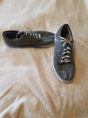 Vans Women's Gray Canvas Low-Top Sneakers